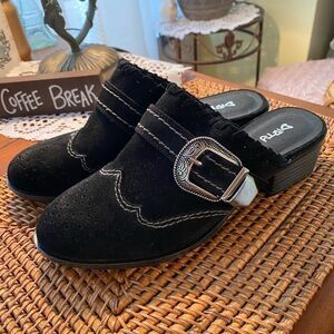 Suede Clogs *Dirty Laundry* Suede Mules with Buckle Sz 7.5